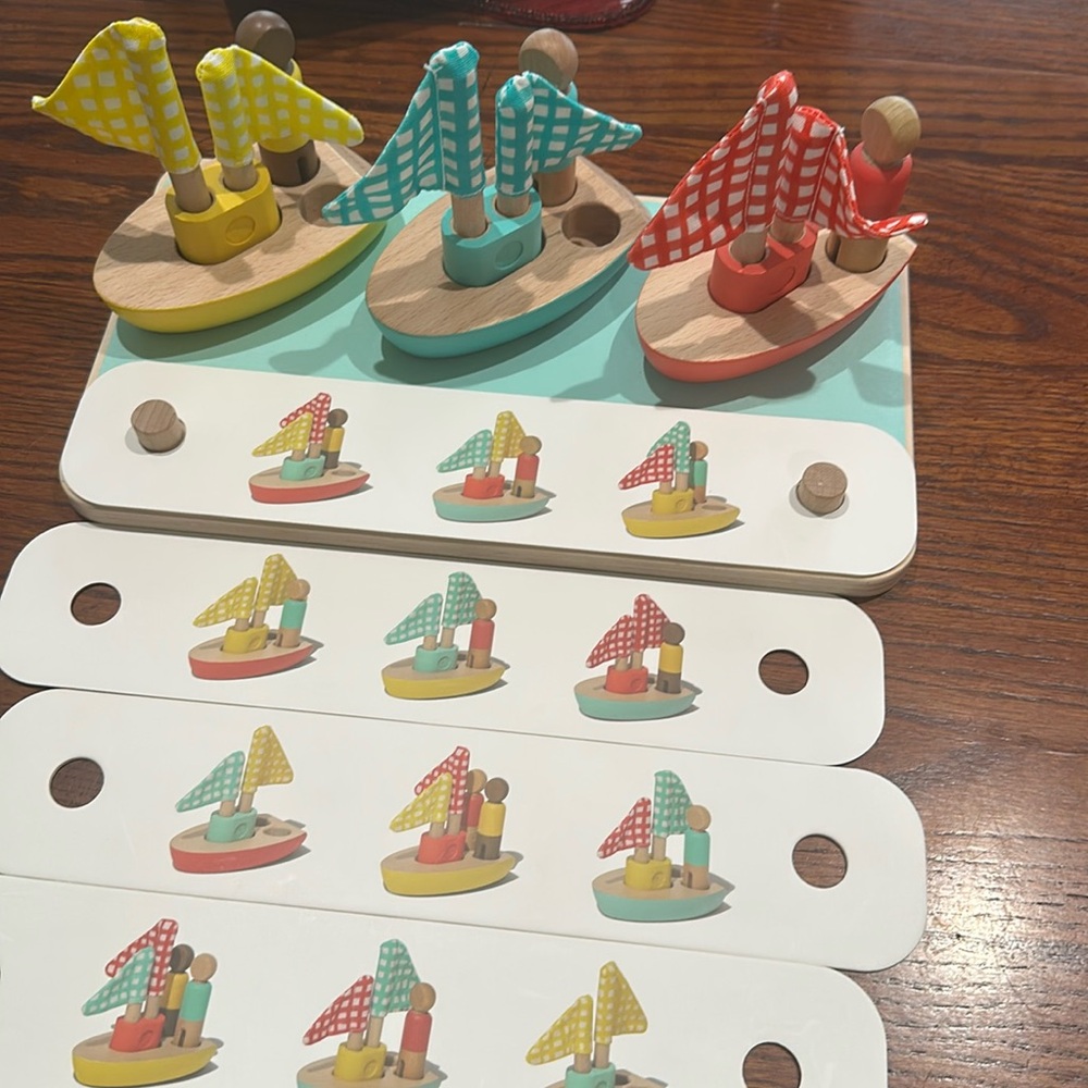 Lovevery Pattern Match Boats & Cards set